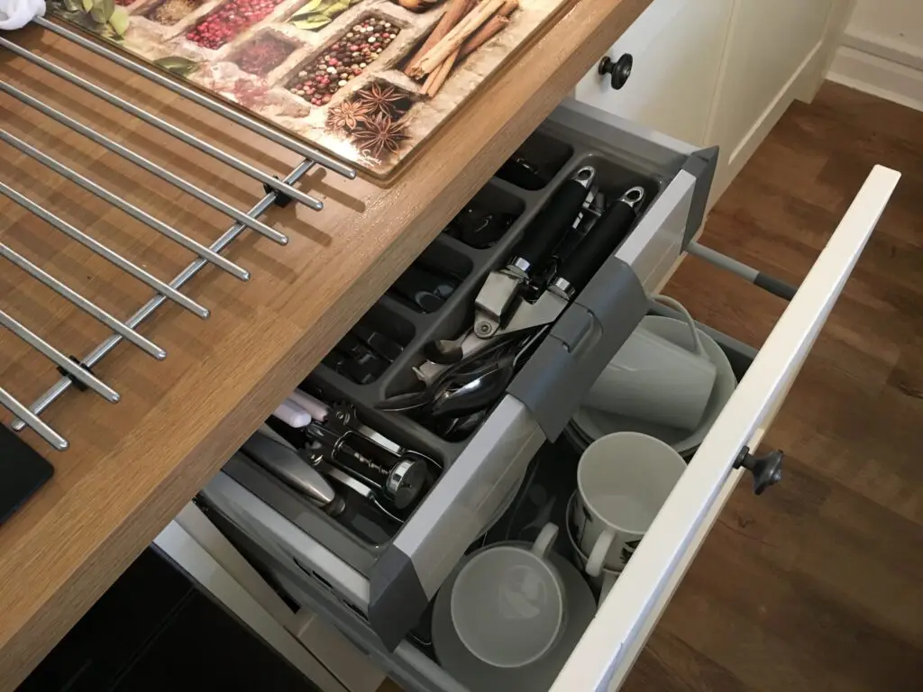 Cutlery drawer